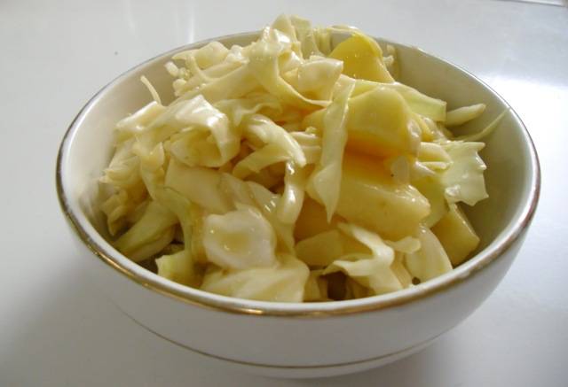 Apple-coleslaw With Yogurt
