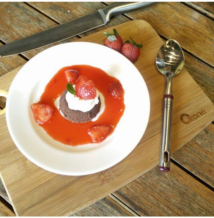 Lava Cake Strawberry & Manggo Coulies
