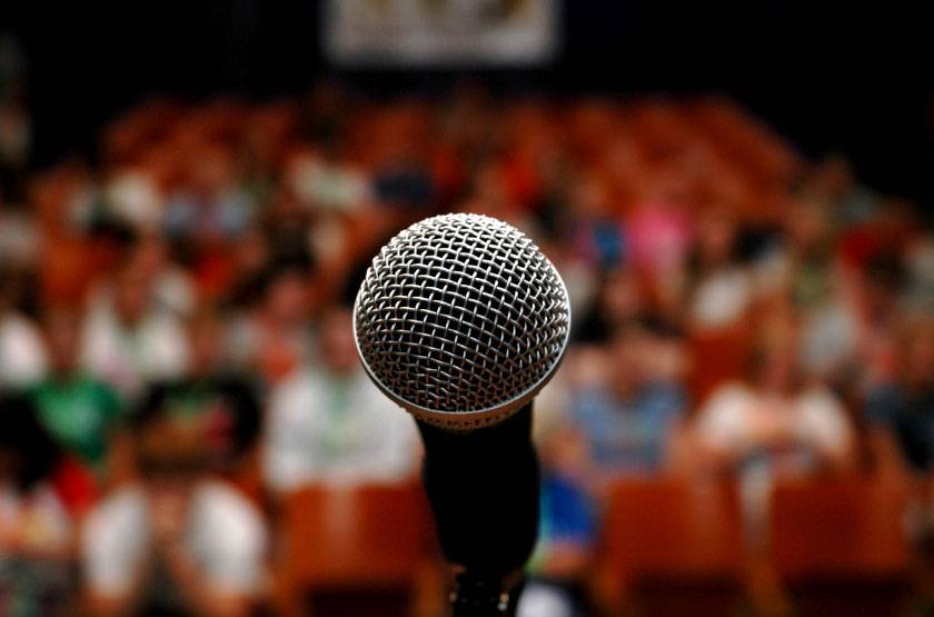 8 Cara Meningkatkan Kemampuan Public Speaking