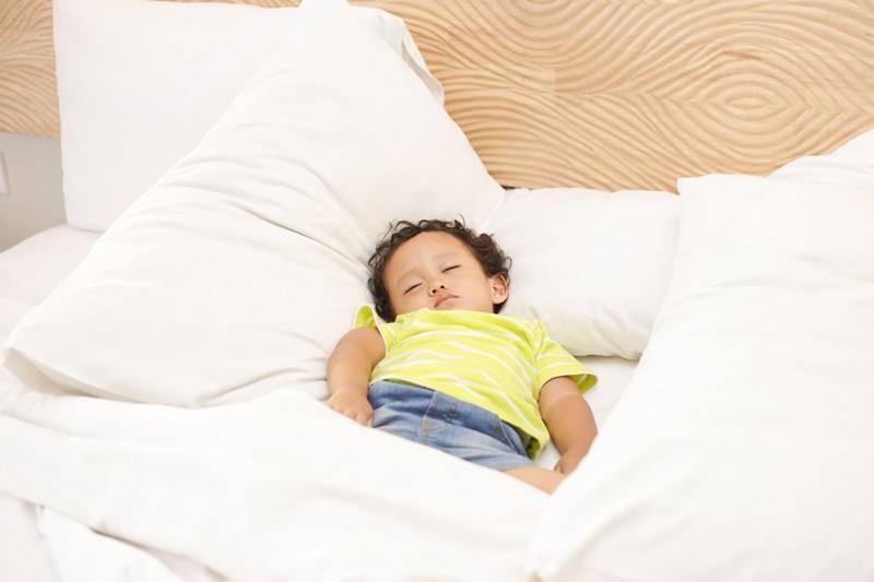 Cara Terbaik Membuat si Kecil Tidur Nyenyak