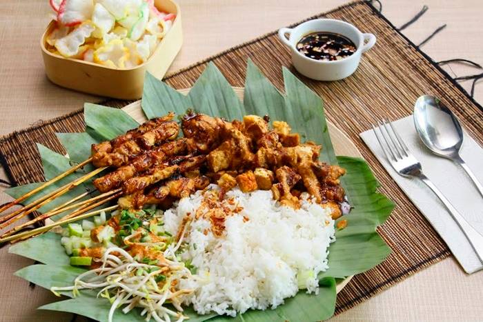 Nasi Lengko Cirebon dan Sate Ayam