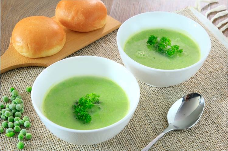 Peas Soup with Brioche Bun