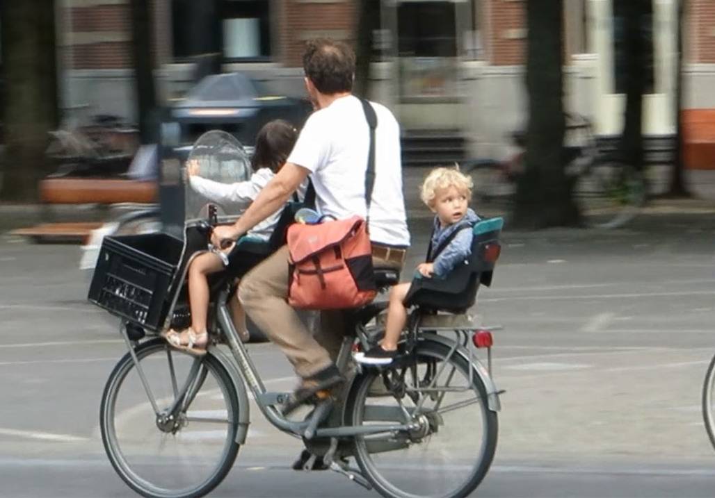 Perhatikan Ini Dulu Supaya Membonceng Bayi Bersepeda Tetap Aman