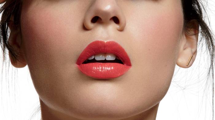 5 Lipstik Non-Matte Favorit Yang Tahan Lama