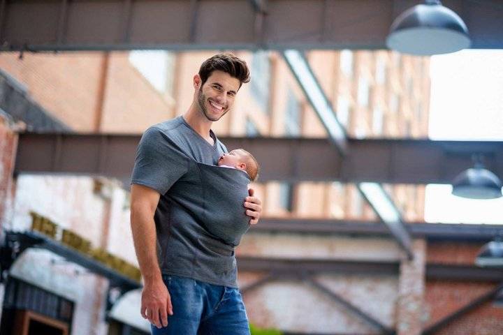 Inovasi Baru! T-Shirt untuk Ayah, Menggendong Bayi Layaknya Kangguru