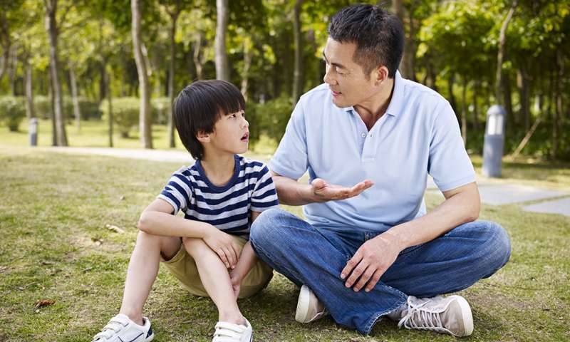 8 Hal yang Harus Diajarkan Ayah ke Anak