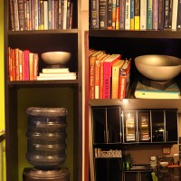 Trik Menyusun Buku di Rak 
