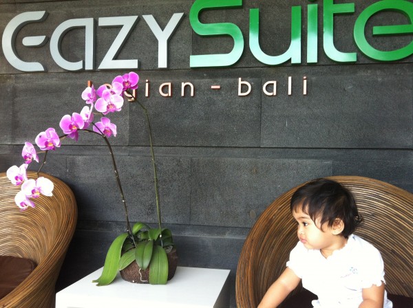 Eazy Suite: Safina at the lobby :)