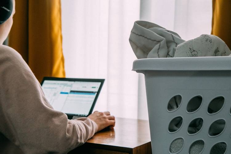 Drama Selama Work from Home: Dari yang Bikin Urut Dada Sampai Menahan Malu