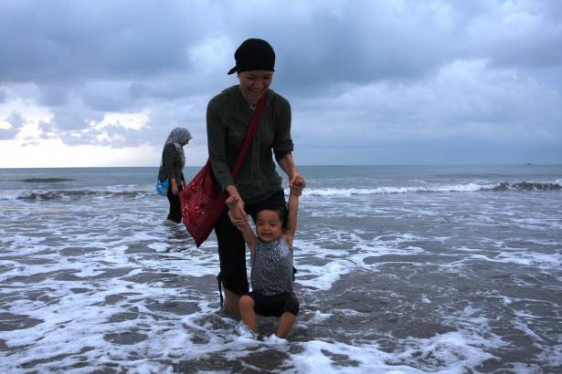 Liburan ke Pantai Panjang