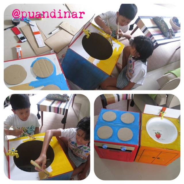 DIY: Dapur Mainan Dari Kardus Bekas