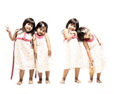Membesarkan Dua Gadis Cilik