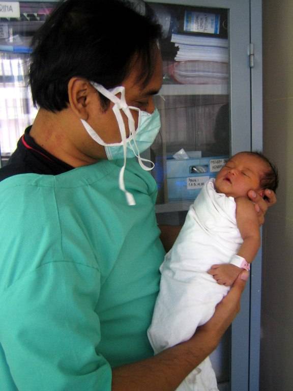Teman Berjuang di Ruang Melahirkan
