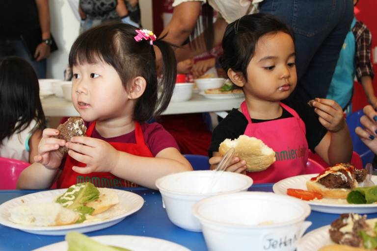 Mitos Seputar Makanan Anak