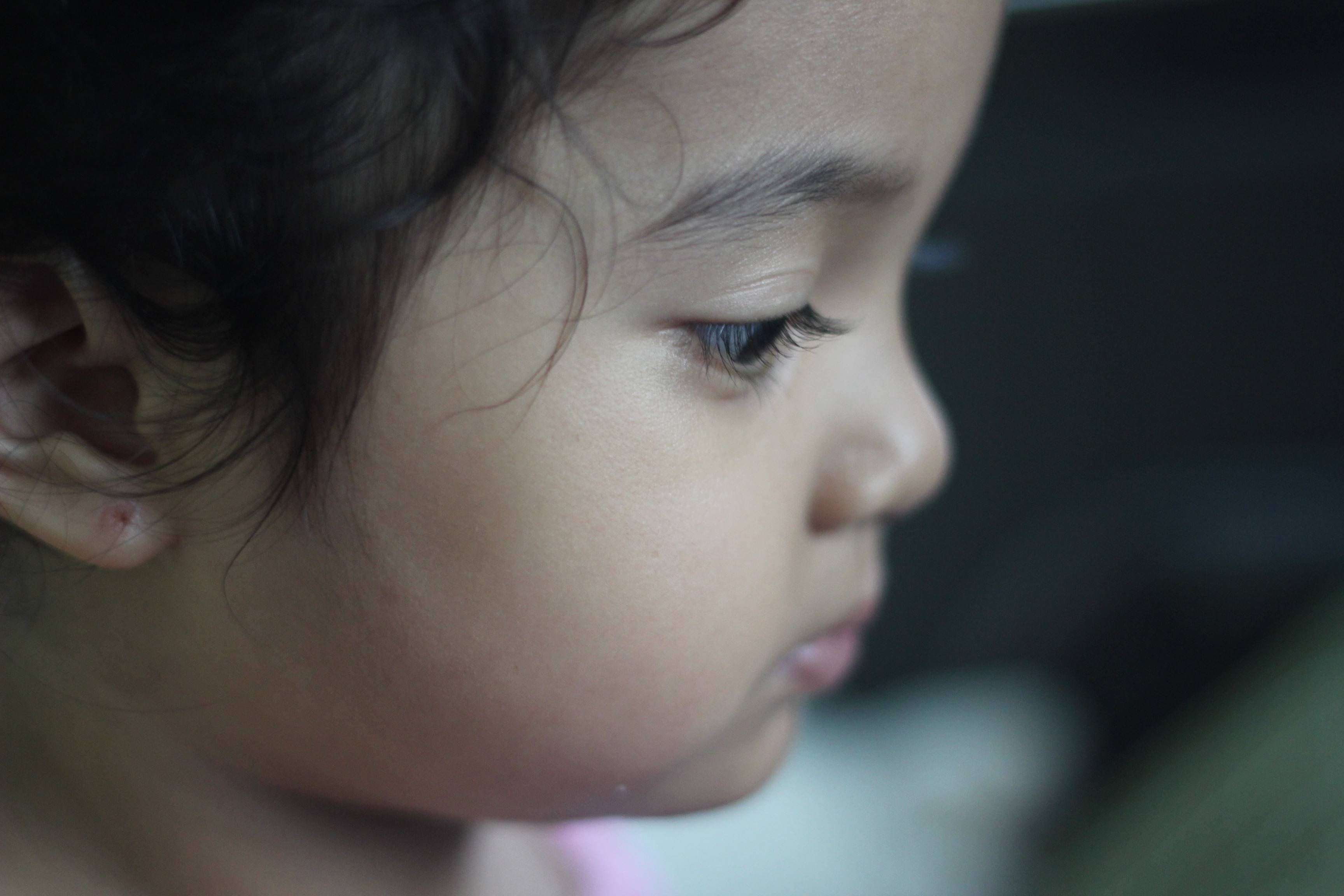 Gunting Bulu Mata Bayi Bikin Bulu Mata Lentik?