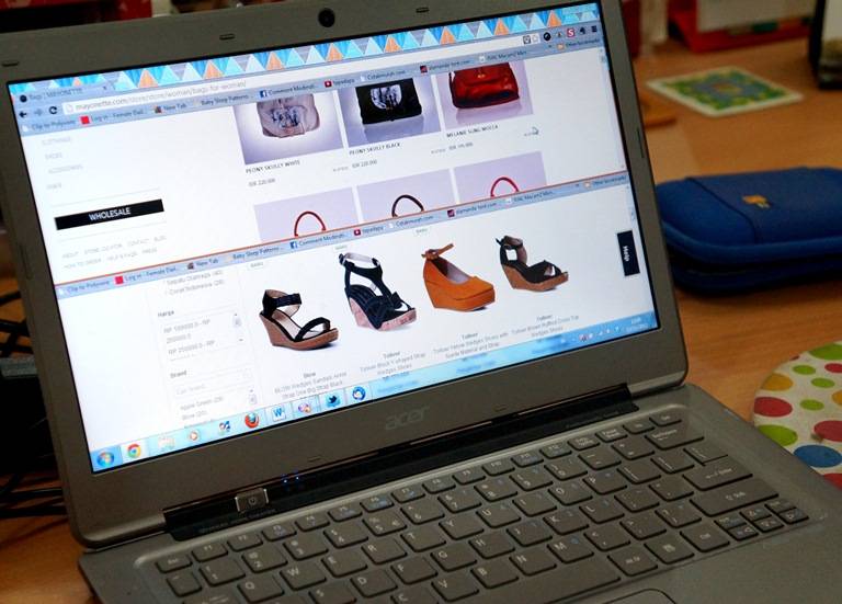 Asyiknya Belanja Online!