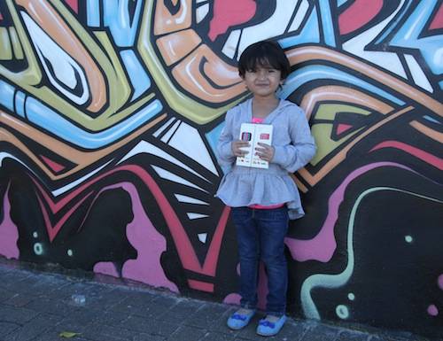 Today's Outfit; Berpose di Depan Tembok Grafiti