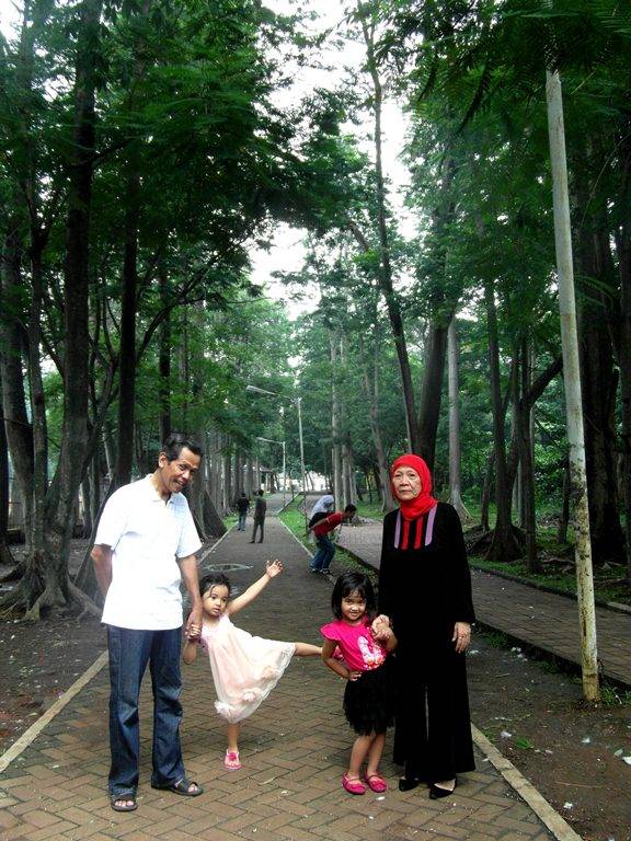 Menitip Anak pada Ortu? Ini Etikanya!