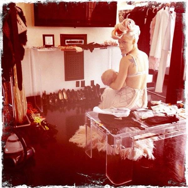P!nk, From Bad-Ass Girl to Hot Momma