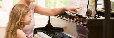 Main Piano, Yuk