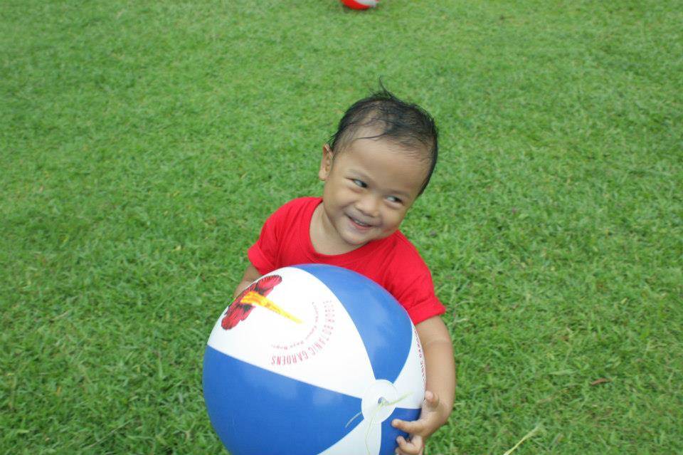 Anak Dan bermain