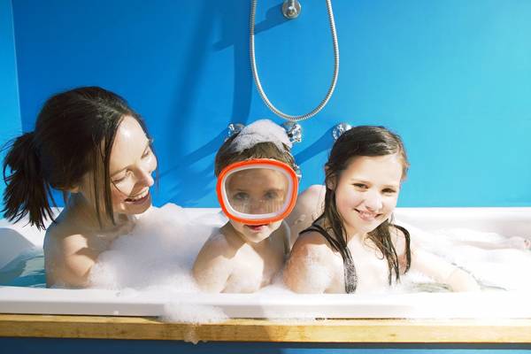Boleh Nggak Sih, Mandi Bareng Anak?