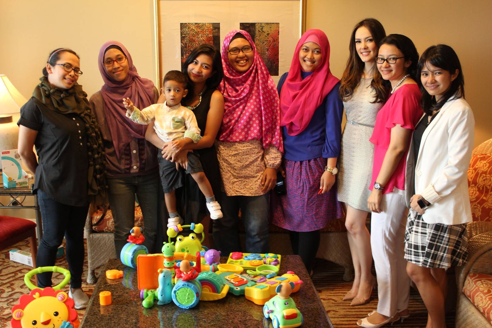 Motherhood Monday: Vera Itabiliana, "Bermain Itu Sangat Penting"