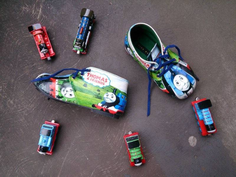 Tentukan Sendiri Motif Sepatumu!