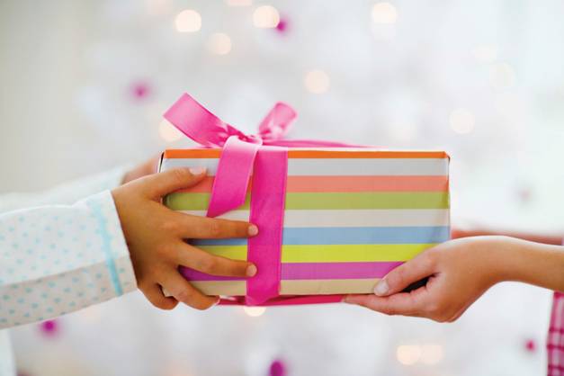 Etika Memberi dan Menerima Hadiah Ulang Tahun Anak 