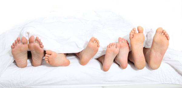 Tidur Sekamar Dengan Anak, Kapan Pisahnya?