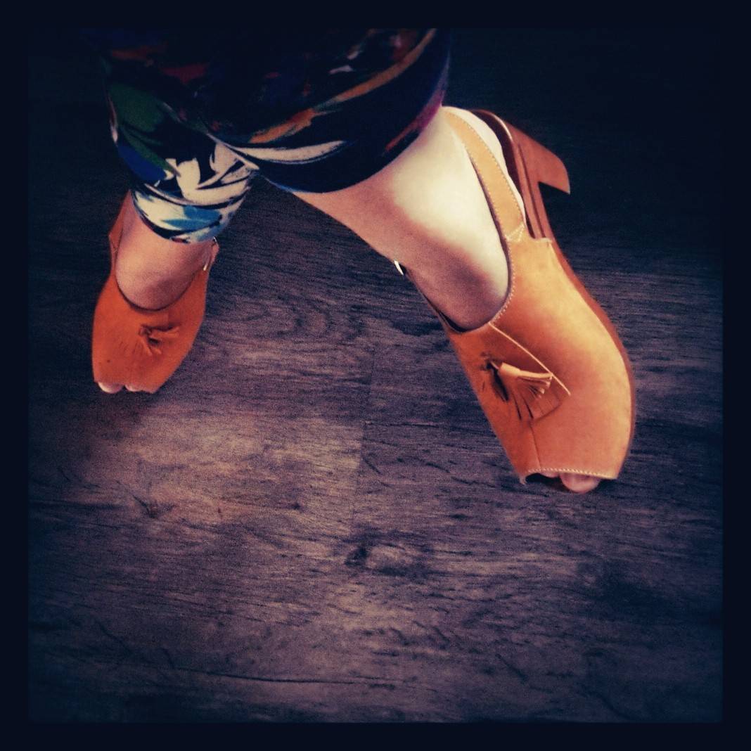 Sepatu Clog Merek Lokal Yang Menggoda
