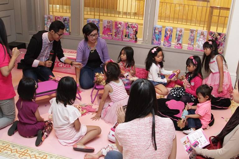 Anak Lelaki Main Barbie? Boleh, Kok!