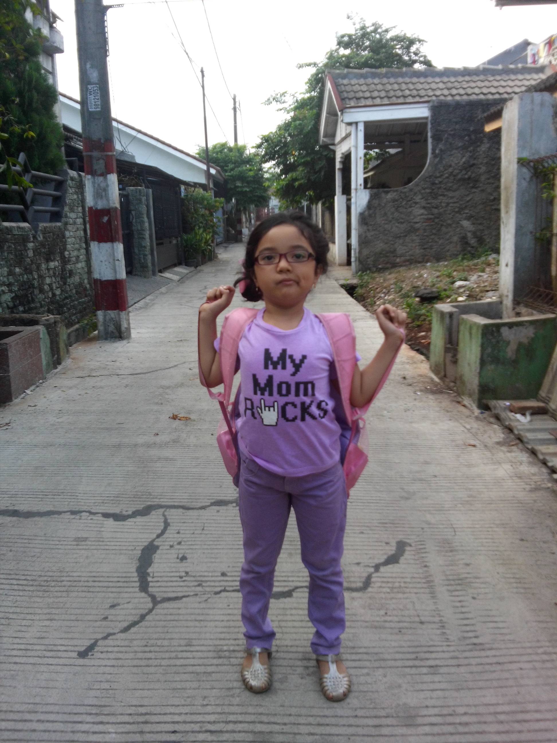 Today's Outfit: Pakai Baju Bebas Ke Sekolah