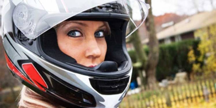 Rambut Sehat Meski Pakai Helm