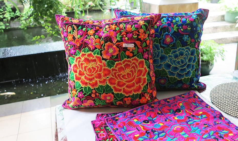 Ketika Motif Embroidery Melebur dengan Interior Rumah & Gaya Berbusana