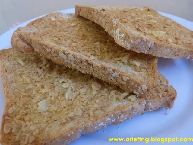 Whole Wheat Garlic Bread with Chicken Oatmeal Porridge
