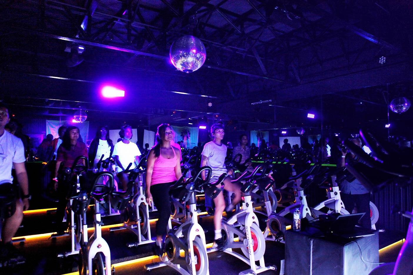 RIDE Jakarta – Asyiknya Bersepeda di Studio Menyerupai Lantai Dansa