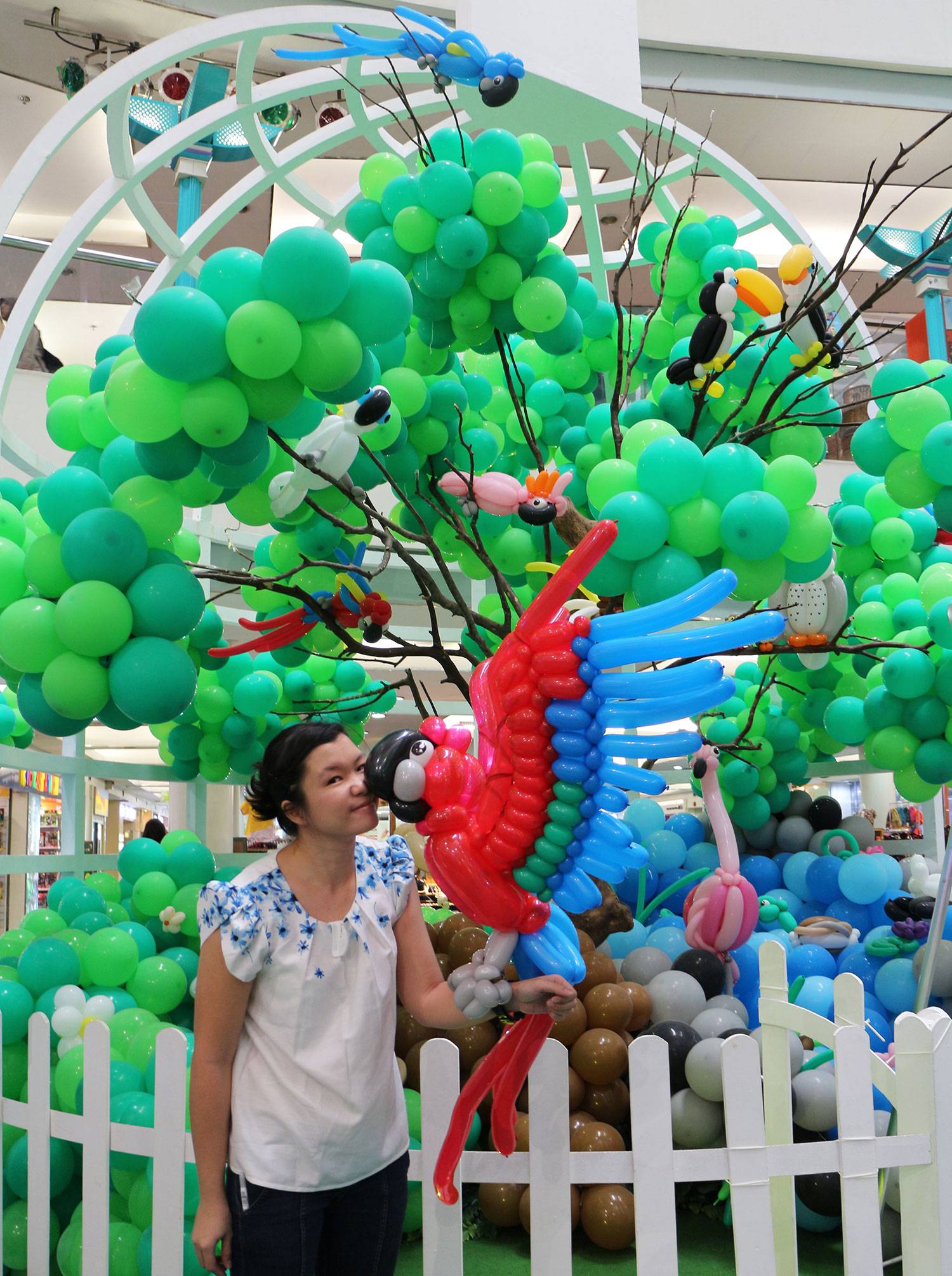 Motherhood Monday: Maureen T. Dayan –  Usaha Balon Art yang  Sukses Masuk MURI!