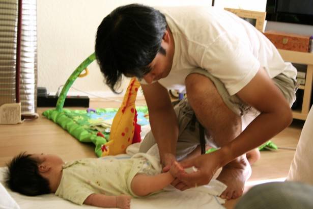 7 Kegiatan Perkuat Bonding Ayah dan Bayi