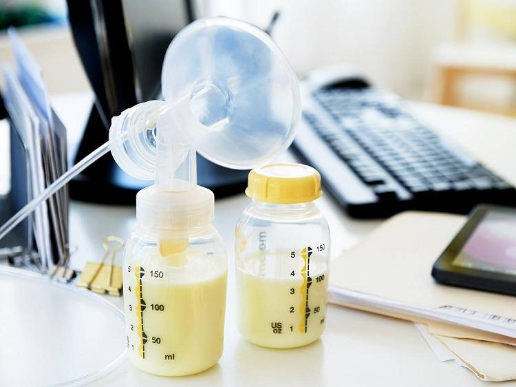 7 Pilihan Produk Agar Memerah ASI di Kantor Lebih Mudah