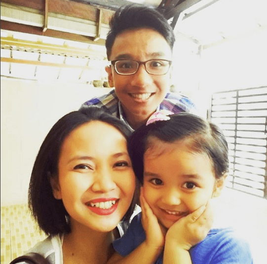 Dear Mom, Tidak Perlu Selalu terlihat Bahagia di Depan Anak Kita!