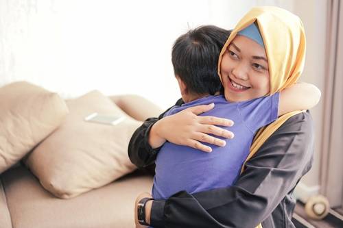 Susahnya Bilang “Cinta” ke Ibu