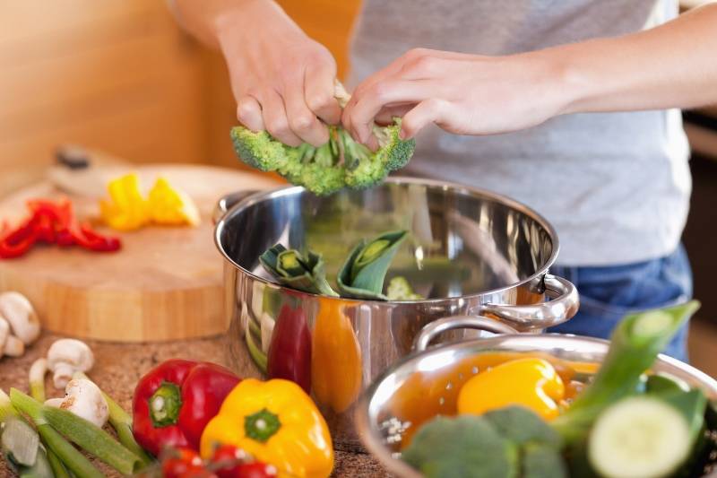 Cara Menyiasati Kesibukan Working Mom untuk Urusan Dapur
