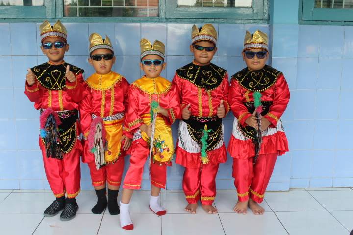 Pentingnya Mengenal Teman-teman dari Anak Kita