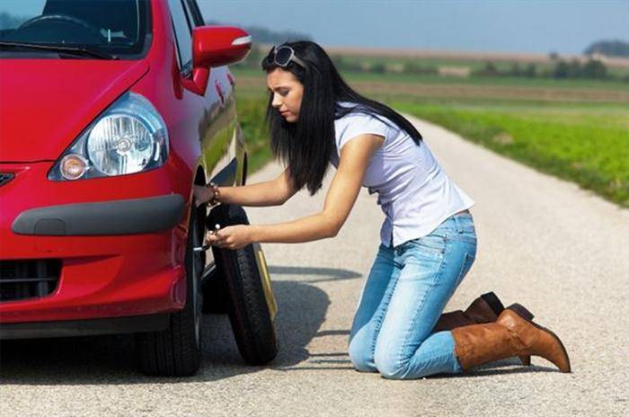 6 Hal yang Harus Dilakukan Saat Ganti Ban Mobil (Sendiri)