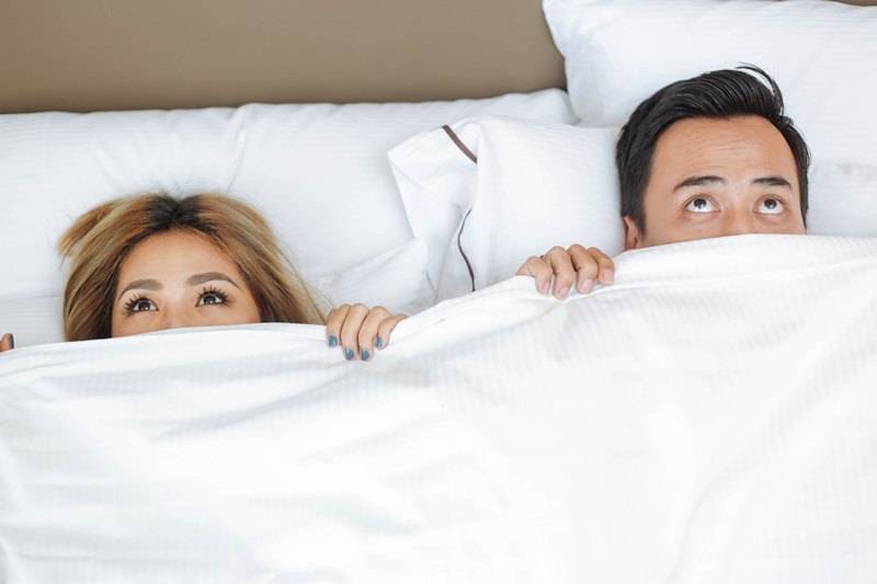 19 Kebiasaan Pria yang Mengganggu Saat Bercinta