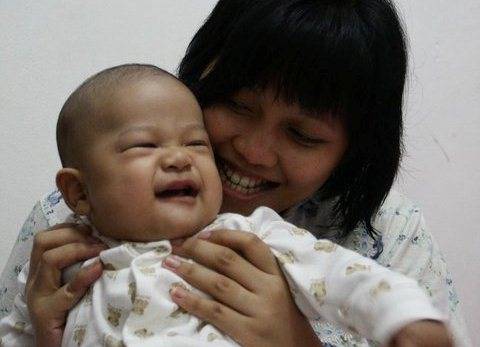 Momen Pertama si Kecil Bersama Popok Pertamanya
