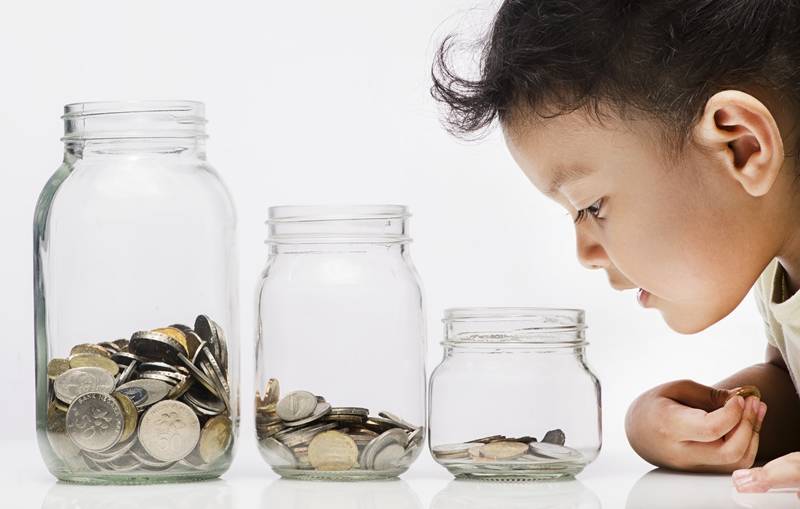 Tips Mengajarkan Anak Agar Tidak Materialistis