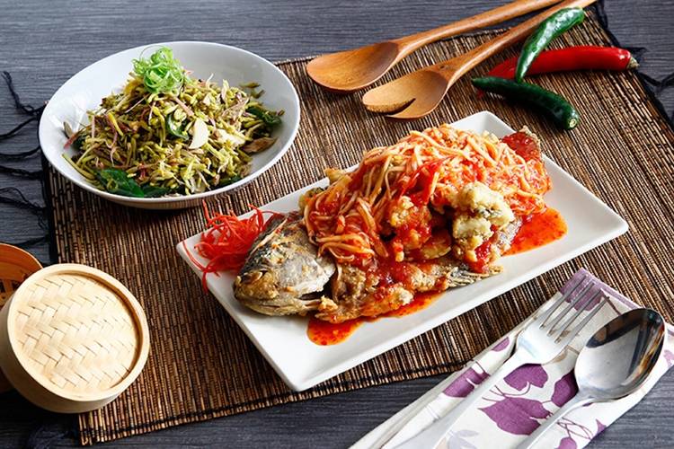 Ikan Gurame Saus Mangga & Tumis Bunga Pepaya dan Kecombrang