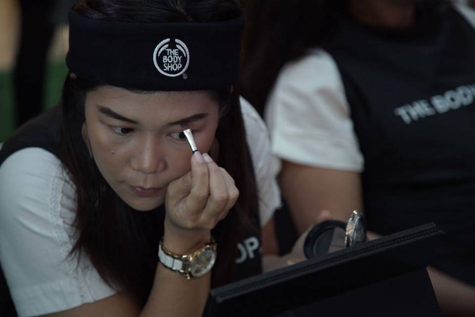 Kunci Sukses Tampilan 'No Makeup' Makeup Look Saat ke Kantor
